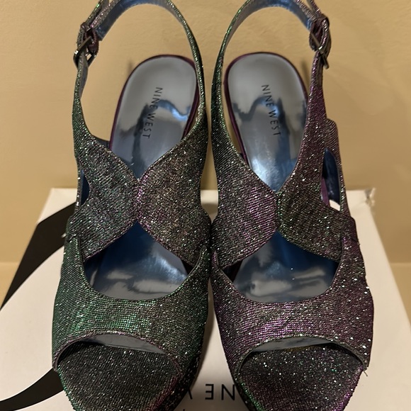 A Fun, Sparkly, Sexy women’s platform sandal.  Multi color sparkly shoe - Picture 7 of 7